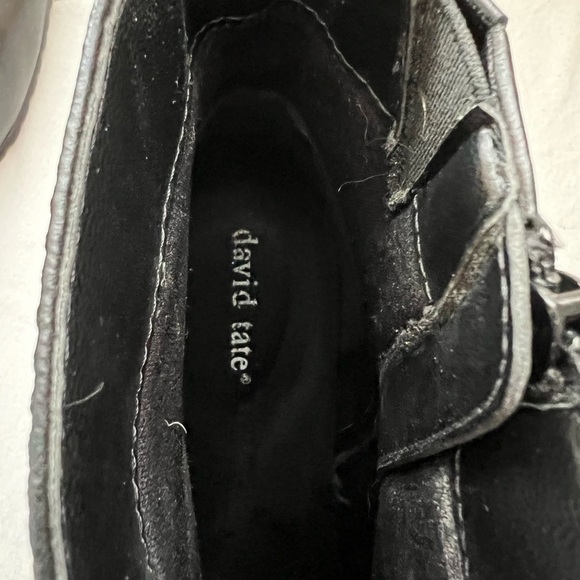 David Tate black leather ankle boots with zippers, beautiful condition look new - Picture 3 of 9